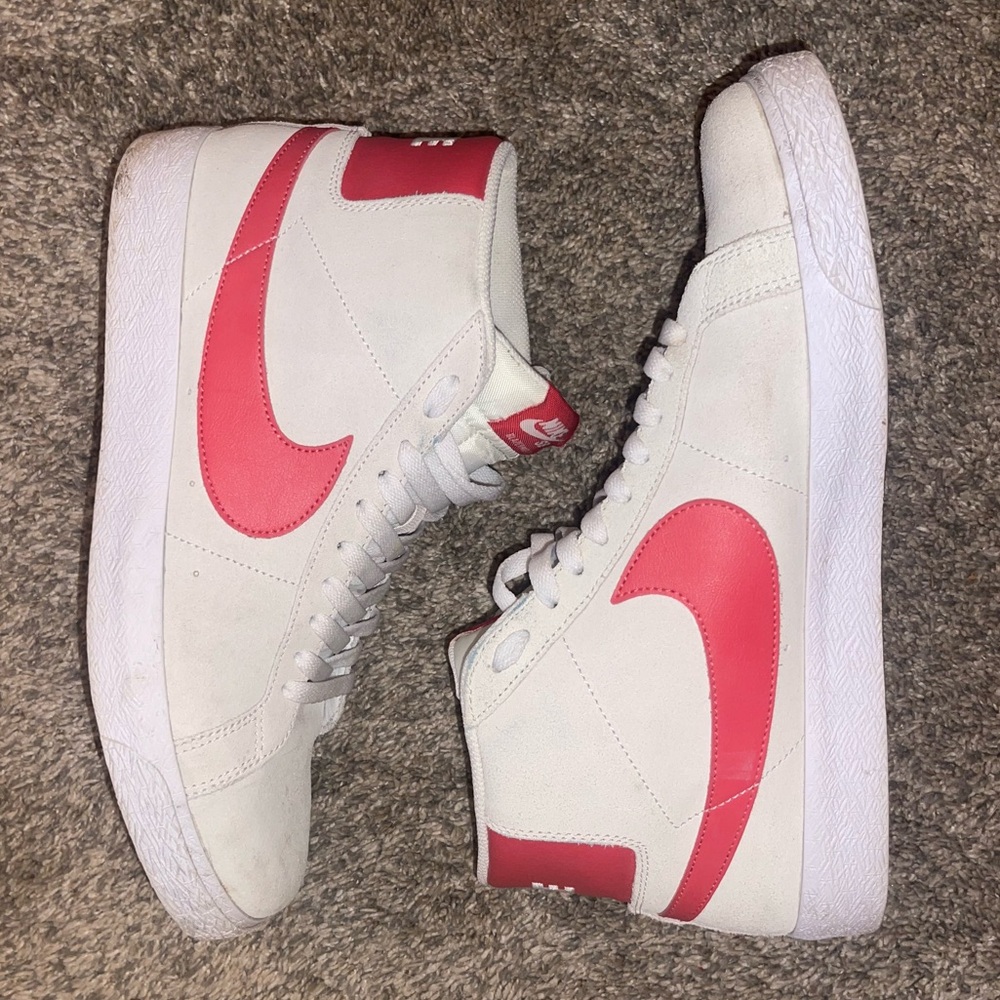 Nike SB Blazer Mid 

Men’s size 11
Lobster red
Zoom Air cushioning